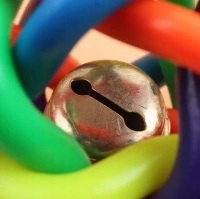 NUXIE Hondenspeeltje geweven rubberen bal met bel 6cm